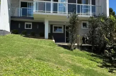 Casa com 3 dormitórios sendo 1 suíte e 2 vagas - iririú | joinville/sc
