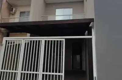 Geminado com 2 dormitórios amplos sendo 1 com sacada e 1 vaga - petrópolis | joinville/sc