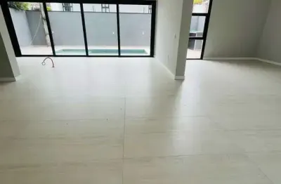 Casa alto padrão com 3 suítes sendo 1 master e 5 vagas - américa | joinville/sc