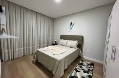 Casa semi mobiliada com 4 dormitórios sendo 2 suítes e 3 vagas de garagem em balneário piçarras