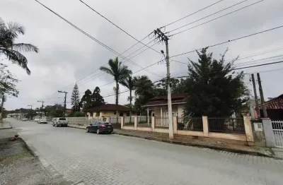 Casa com 3 dormitórios sendo 1 suíte e 2 vagas de garagem no bairro vila nova em joinville