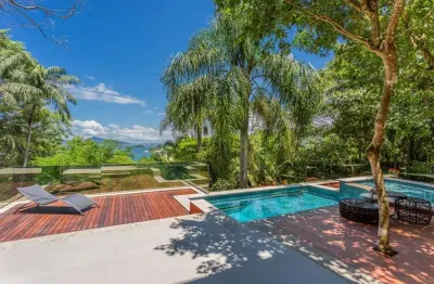 Casa mobiliado com 4 dormitórios sendo 4 suítes e 7 vagas de garagem em balneário camboriú