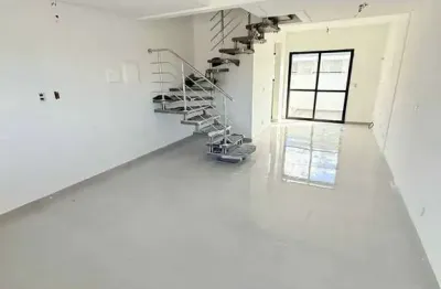 Sobrado de alto padrão com 2 suítes e 2 vagas de garagem em palhoça/sc