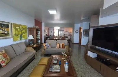 Apartamento frente mar com 3 suítes e 3 vagas de garagem em balneário camboriú/sc