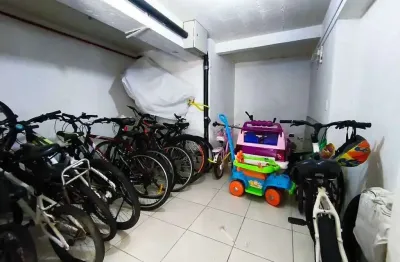 Apartamento semi mobiliado com 4 dormitórios sendo 1 demi suíte e 1 vaga no centro de florianópolis