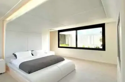 Casa moderna em condomínio fechado, 8 dormitórios sendo 6 suítes e 5 vagas em florianópolis/sc