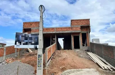 Casa com 2 dormitórios sendo 2 suíte se 1 vaga de garagem em governador celso ramos/sc