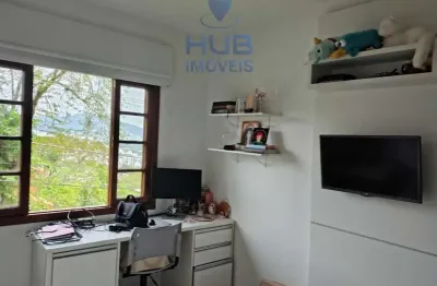 Casa duplex com 4 dormitorios e linda vista da cidade em plena natureza