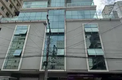 Apartamento mobiliado com 4 suítes sendo 02 demi e 3 vagas no bairro meia praia em itapema