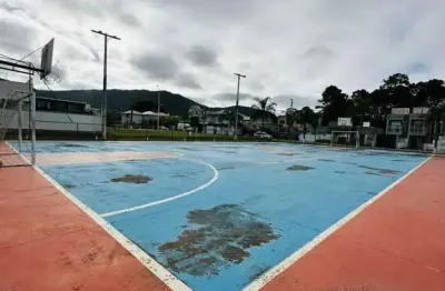 Casa alto padrão 3 dormitórios sendo 1 suíte e 2 demi-suítes e 2 vagas em florianópolis/sc