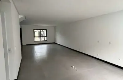 Sobrado com 3 suítes e 2 vagas com piscina no são francisco de assis, camboriú/sc