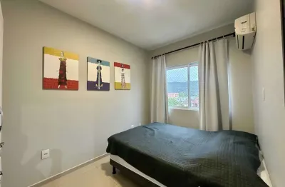 Apartamento mobiliado com 2 dormitórios e 1 vaga a 700m do mar em gravatá, navegantes/sc