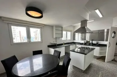 Cobertura duplex com 5 dormitórios sendo 4 suítes e 4 vagas de garagem em balneário camboriú