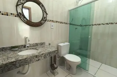 Sobrado com 3 dormitórios sendo 1 suíte e 2 vagas, a 60m do mar | centro, navegantes/sc