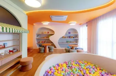 Apartamento semi-mobiliado com 2 suítes e 2 vagas de garagem na praia dos amores