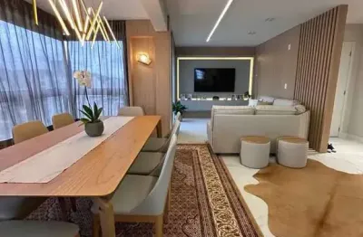 Apartamento com 3 suítes e 2 vagas de garagem no centro de itajaí