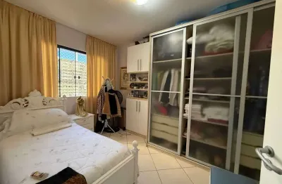 Apartamento com 3 dormitórios sendo 1 suíte e 1 vaga de garagem no bairro fazenda em itajaí
