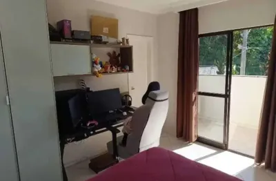 Ampla casa com 4 suítes e 4 vagas de garage, piscina e área de festa espaçosa - fazendinha itajaí/sc