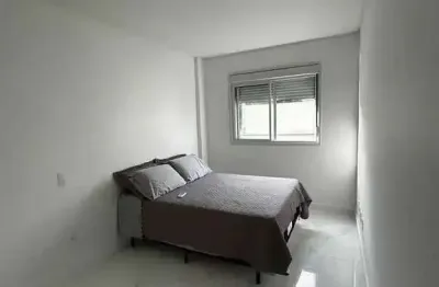 Apartamento com 2 dormitórios sendo 1 suíte e 1 vaga de garagem em Governador Celso Ramos/SC