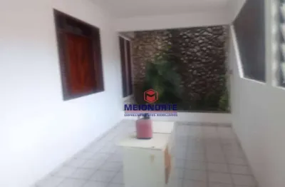 Casa ampla no cohaserma com 3 quartos, quintal e garagem para 4 veículos