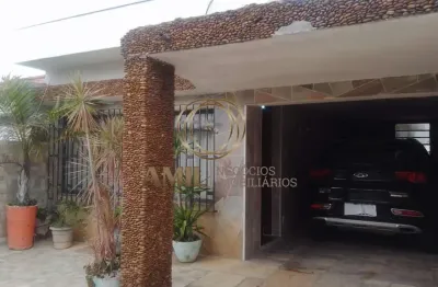 Vende-se casa com 3 quartos, 1 suíte, churrasqueira, sauna e piscina no centro de jacareí - localização privilegiada | ra amil imobiliária