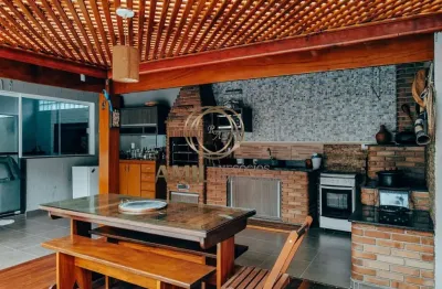 Ra amil vende casa sobrado / 4 dormitórios sendo 1 suíte com hidro, sacada  / piscina / espaço gourmet / vila branca/ 250m² / jacareí