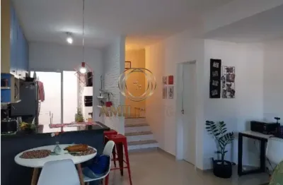 Casa sobrado no bairro chácara pousada do vale, 02 dormitórios com 01 suite, com sacada, 72m².