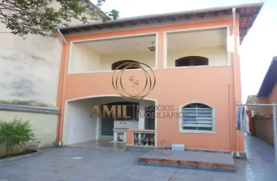 Linda casa com localização privilegiada! localizada no centro, próximo a tudo.