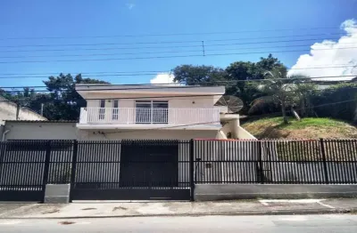 Casa + ponto comercial medindo 784 m² + 1 terreno lateral de 456 m² com  2 entradas.