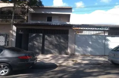Terreno inteiro com dois sobrados - entrada independente