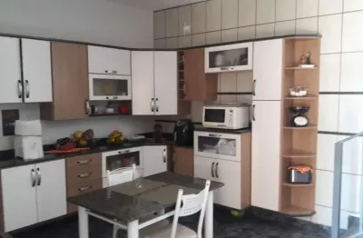 Casa à venda em jardim das indústrias, jacareí-sp: 200m², 3 quartos, 2 banheiros e 2 vagas de garagem!
