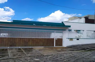 Casa de alto padrão com 4 quartos, sendo 2 suítes, 635m², localizada no centro de jacareí