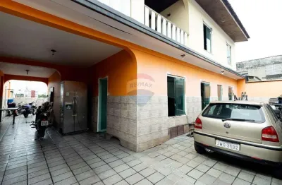Sobrado com 04 quartos sendo 02 suites e com piscina - conjunto castelo branco parque dez