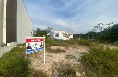 Terreno Mosaico Ponta Negra com 250m² localizado próxima à portaria e área de lazer.