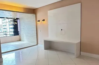 Excelente apartamento de 80m2 na pituba com 2/4+ gabinete e infraestrutura