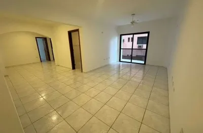 Apartamento de 2 dormitórios sendo 1 suíte, 200 metros do mar, canto do forte