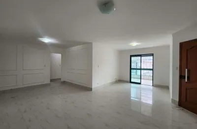 Apartamento reformado no canto do forte - 350 metros do mar.