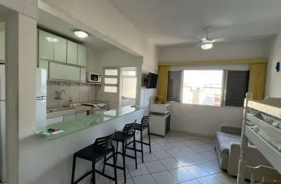 Kitnet com elevador toda bonita a uma quadra da praia na vila tupi