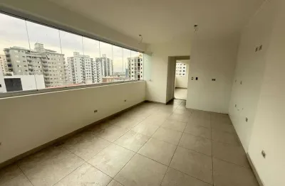 Apartamento perto da praia de 44m² com 1 dormitório e sacada na vila guilhernina