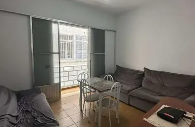 Apartamento com sacada no 1º andar a 50 metros da praia no boqueirão