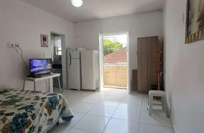 Kitnet semi mobiliada a 200 metros da praia com sacada na vila guilhermina