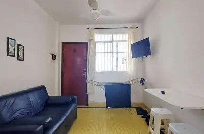 Kitnet frente mar com garagem semimobiliada no canto do forte - praia grande/sp