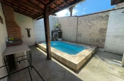 Casa com piscina - 2 dormitorios a 800 metros da praia - maracanã - praia grande