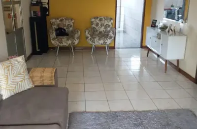 Ampla casa de 3 quartos à venda no centro de simões filho