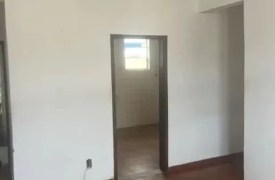 Oportunidade de investimento e moradia: apartamento padrão em caminho de areia