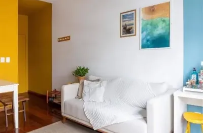Excelente apartamento de 2/4 com dependência de empregada, no costa azul
