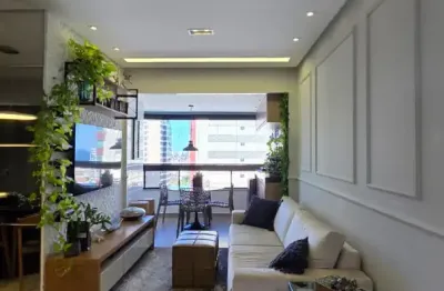 Belíssimo apartamento de 2/4, PORTEIRA FECHADA, finamente decorado em ARMAÇÃO