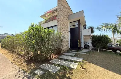 Condomínio com 3 quartos à venda em Loteamento Residencial E Comercial Villa D'aquila - SP