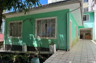Casa em carvoeira, florianópolis/sc, ideal para edificar kitnets, escritura pública