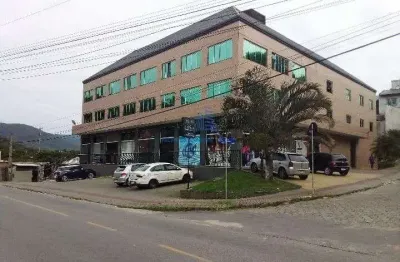 Studio com 1 vaga rotativa,  escritura pública, ótima localização!
